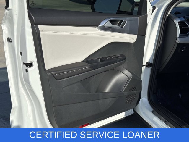 Certified 2026 Volkswagen Taos SE FWD image 9