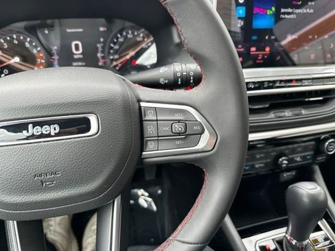 Used 2025 Jeep Compass Trailhawk AWD/4WD image 21