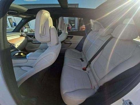 Used 2024 Mercedes-Benz GLC 300 image 6