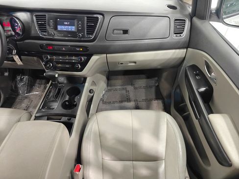 Used 2018 Kia Sedona L FWD image 26
