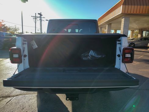 Used 2024 Jeep Gladiator Sport image 33