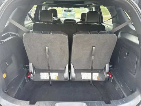Used 2017 Ford Explorer XLT w/ Equipment Group 202A AWD/4WD image 11