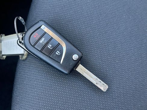 Used 2025 Toyota Corolla LE image 18