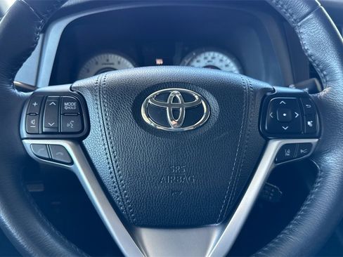 Used 2018 Toyota Sienna SE image 21