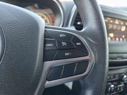 Used 2021 Jeep Cherokee Latitude image 22