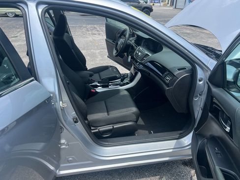 Used 2017 Honda Accord LX image 9