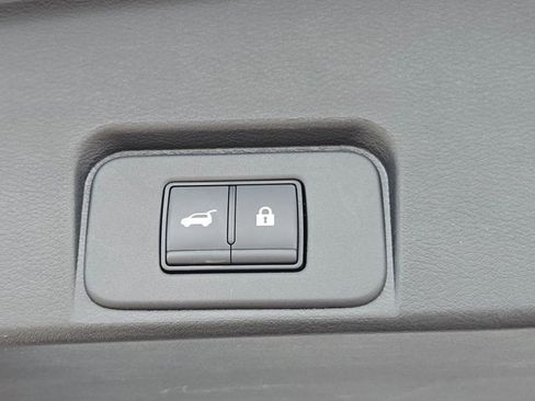 Certified 2025 Nissan Rogue SV image 30