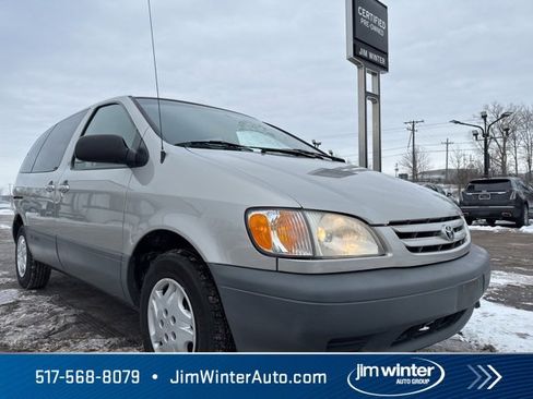 Used 2001 Toyota Sienna CE image 2