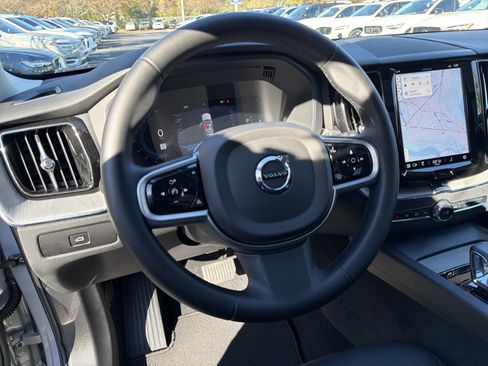 Certified 2025 Volvo XC60 B5 Plus image 18
