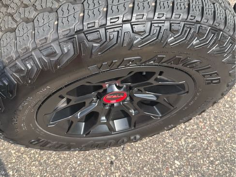 Used 2025 Toyota Tacoma TRD Pro AWD/4WD image 6