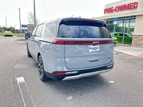 Used 2024 Kia Carnival EX FWD image 4