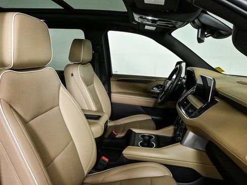 Used 2023 Chevrolet Suburban Premier image 22