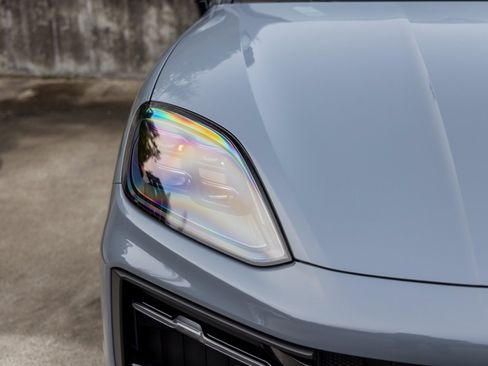 New 2026 Porsche Cayenne GTS image 14