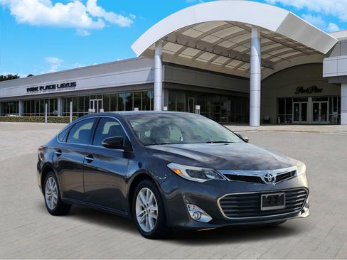 Used 2015 Toyota Avalon XLE Premium image 2