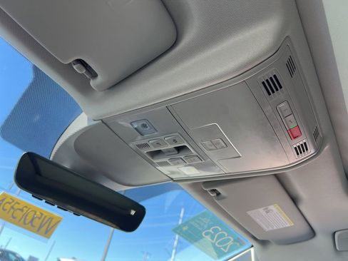 Used 2023 Volkswagen Taos SE image 22