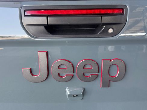 Used 2025 Jeep Gladiator Rubicon w/ Steel Bumper Group AWD/4WD image 27
