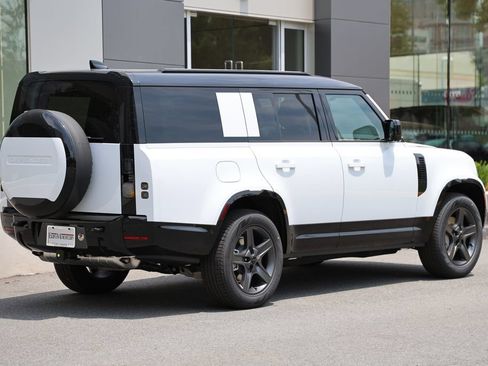 New 2026 Land Rover Defender 130 X-Dynamic SE AWD/4WD image 4