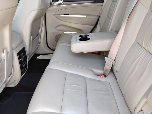 Used 2014 Jeep Grand Cherokee Limited AWD/4WD image 25