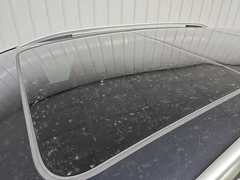Used 2025 Volkswagen Tiguan SE w/ Panoramic Sunroof Package AWD/4WD image 11