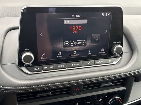 Used 2025 Nissan Rogue S FWD image 21