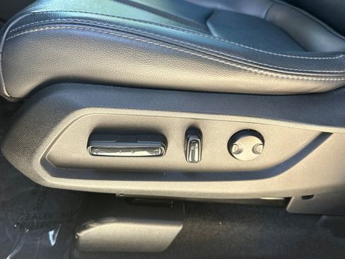 Used 2024 Honda Pilot Touring image 14