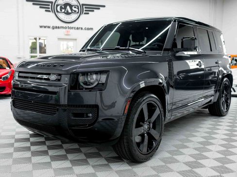 Used 2024 Land Rover Defender 110 V8 AWD/4WD image 3
