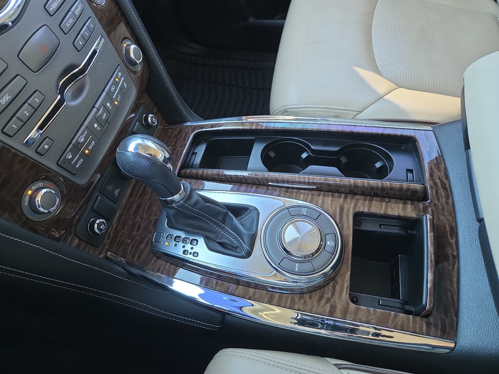 Used 2020 Nissan Armada Platinum w/ Captain's Chairs Package RWD image 25