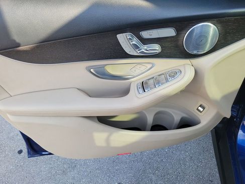 Used 2020 Mercedes-Benz GLC 300 4MATIC w/ Multimedia Package image 16