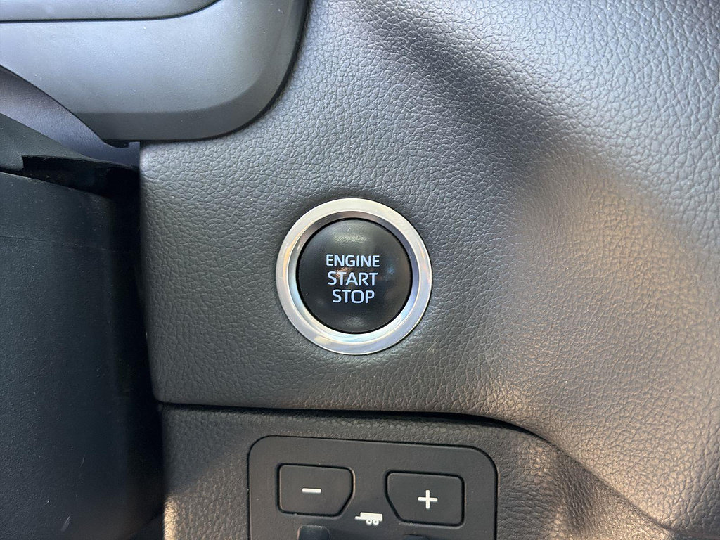 Used 2024 Toyota Tundra Limited AWD/4WD image 16