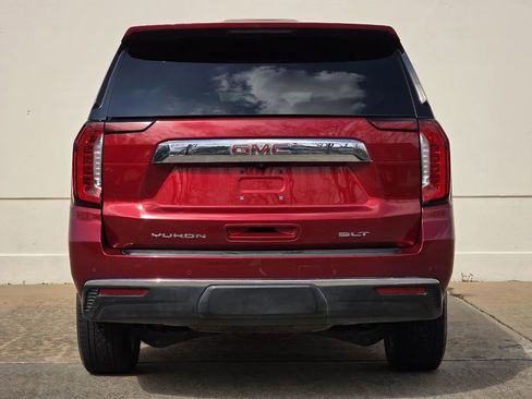 Used 2024 GMC Yukon SLT w/ SLT Luxury Package image 4