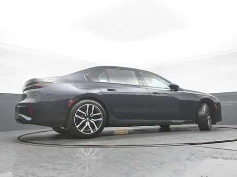 Used 2023 BMW 760i xDrive w/ Executive Package AWD/4WD image 35