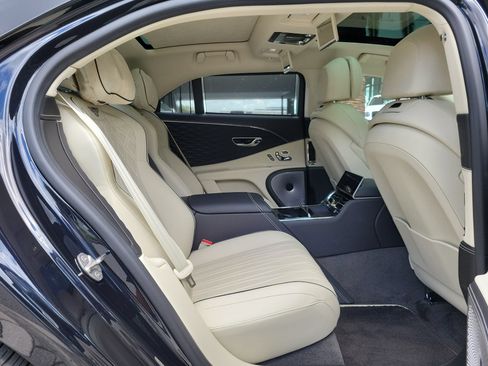 Used 2021 Bentley Flying Spur V8 AWD/4WD image 28