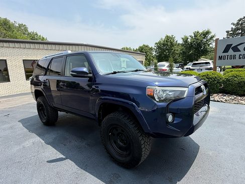 Used 2017 Toyota 4Runner SR5 Premium AWD/4WD image 4