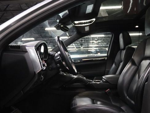 Used 2017 Porsche Cayenne S Platinum image 10