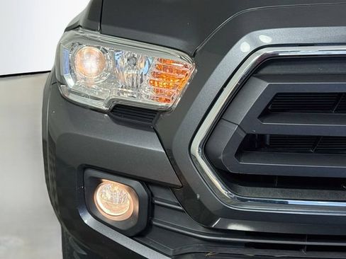Used 2021 Toyota Tacoma SR5 AWD/4WD image 3