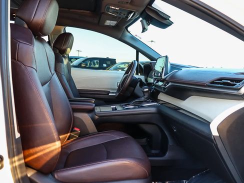 Used 2022 Toyota Sienna Platinum image 23