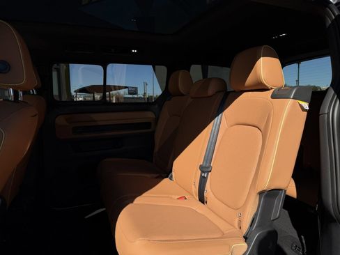 Used 2025 Volkswagen ID. Buzz Pro S Plus image 36