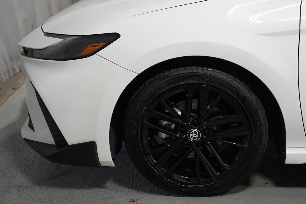 Certified 2025 Toyota Camry SE FWD image 5