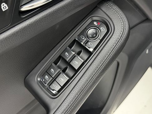 Certified 2021 Porsche Macan AWD/4WD image 28