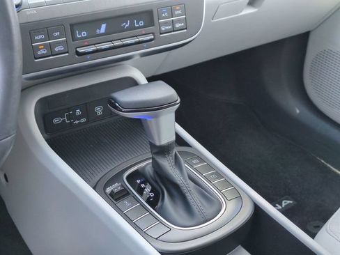 Certified 2024 Hyundai Kona SEL AWD/4WD image 9