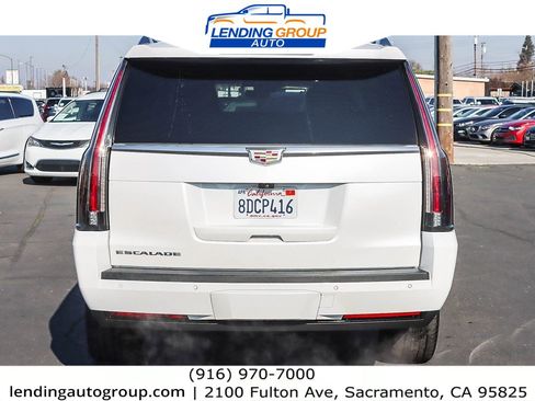 Used 2018 Cadillac Escalade ESV Premium Luxury image 3
