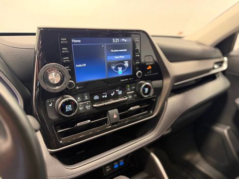 Used 2022 Toyota Highlander XLE image 31
