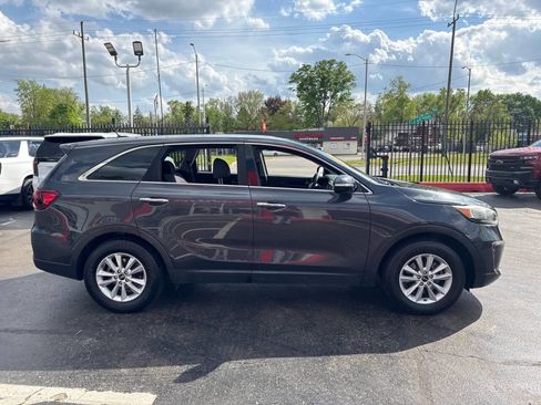 Used 2019 Kia Sorento FWD image 4