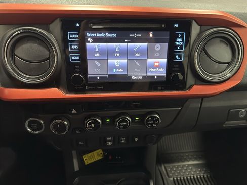 Used 2018 Toyota Tacoma TRD Sport AWD/4WD image 16