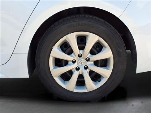 Used 2022 Toyota Corolla LE image 18