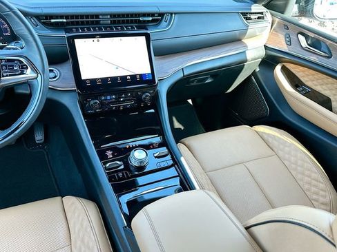 Used 2025 Jeep Grand Cherokee Summit image 24