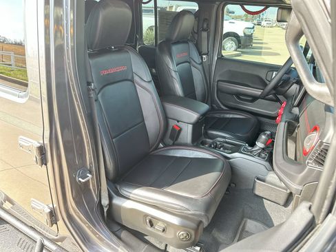 Used 2024 Jeep Gladiator Rubicon AWD/4WD image 24