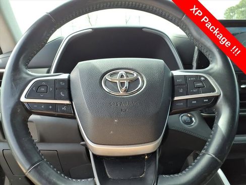 Used 2022 Toyota Highlander XLE image 23