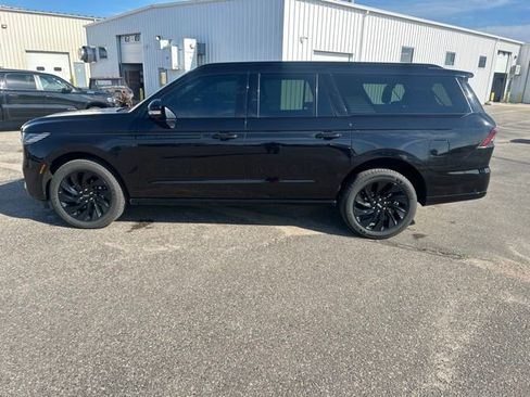 Used 2025 Lincoln Navigator L Reserve w/ Jet Appearance Package AWD/4WD image 8