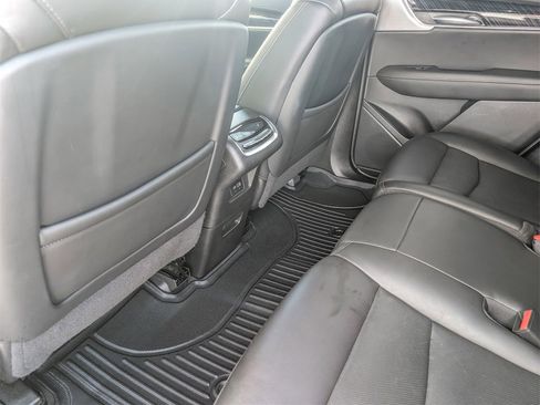 Used 2023 Cadillac XT6 Premium Luxury image 16